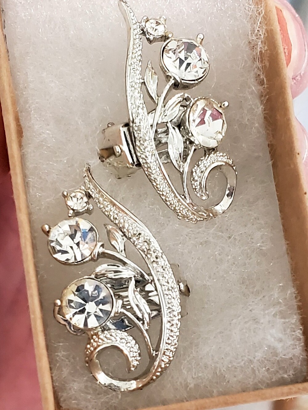 Vintage Lisner Silver Diamond Rhinestone Vinery Statment Clip Earrings 1.25" EUC